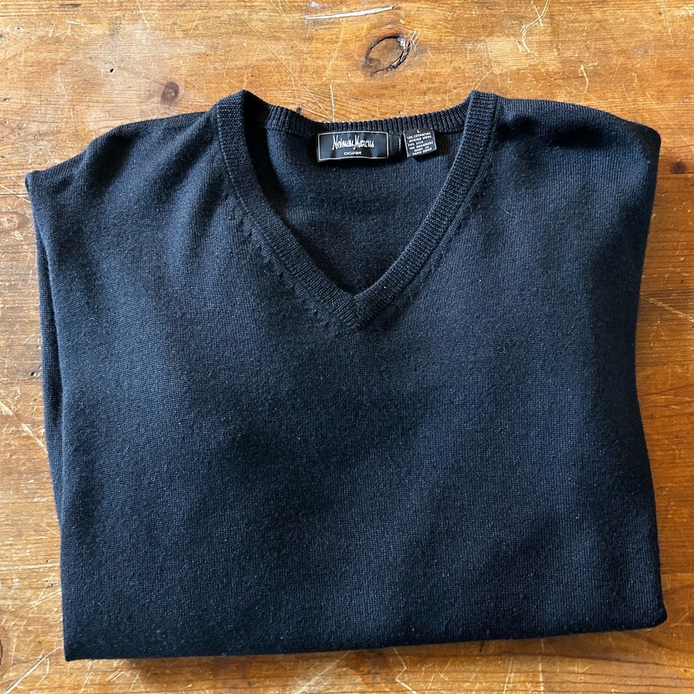 Neiman Marcus Exclusive black merino blend v-neck lightweight pullover sweater.